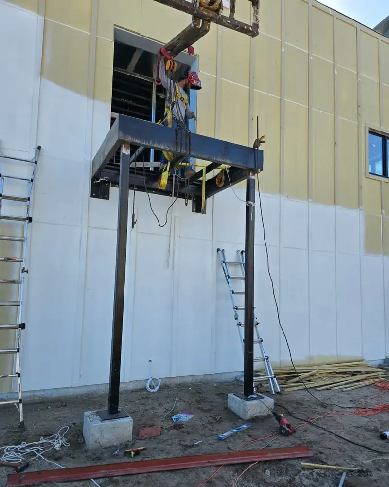 Columnas y viga cabecera montadas en sitio